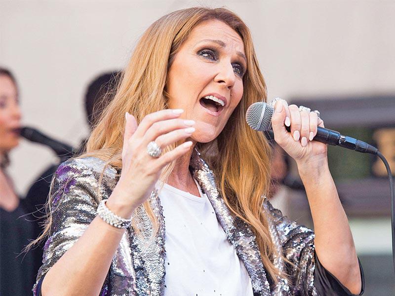 المغنية الكندية العالمية سيلين ديون