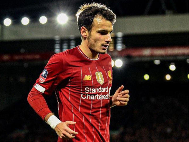 لاعب الوسط الاسباني بيدرو تشيريفيلا 