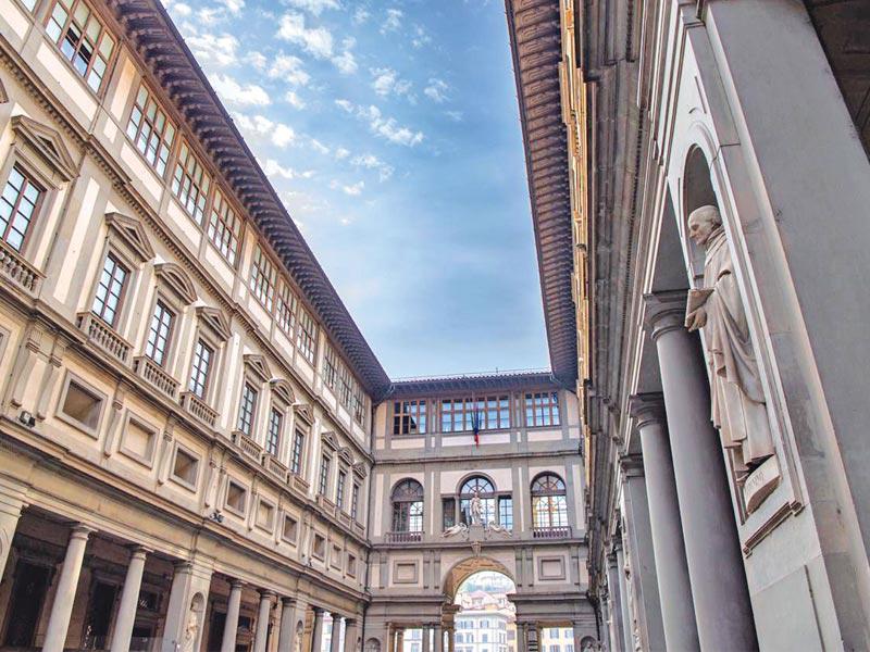 متحف أوفيتزي في مدينة فلورنسا الإيطالية