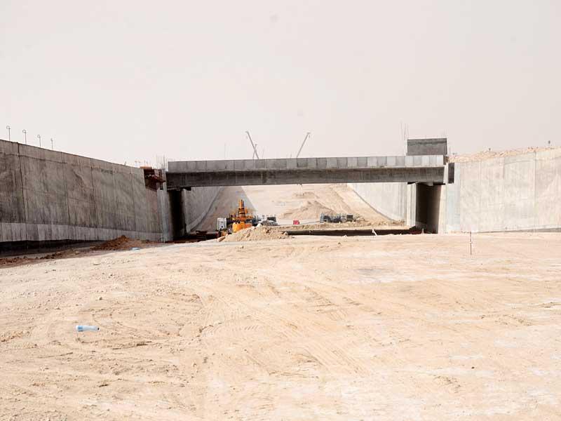 جانب من اعمال الطرق في مدينة المطلاع 