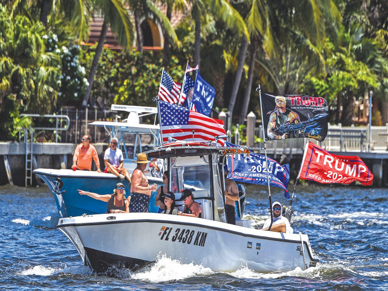 أنصار ترامب يحتفلون بعيد ميلاده في فلوريدا (أ ف ب)