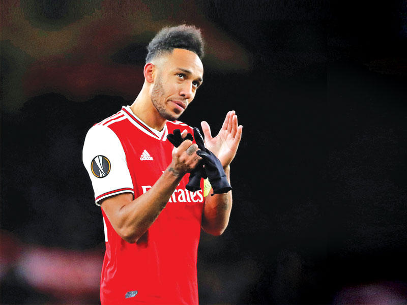 بيير إيميريك أوباميانغ قائد فريق أرسنال الإنكليزي 