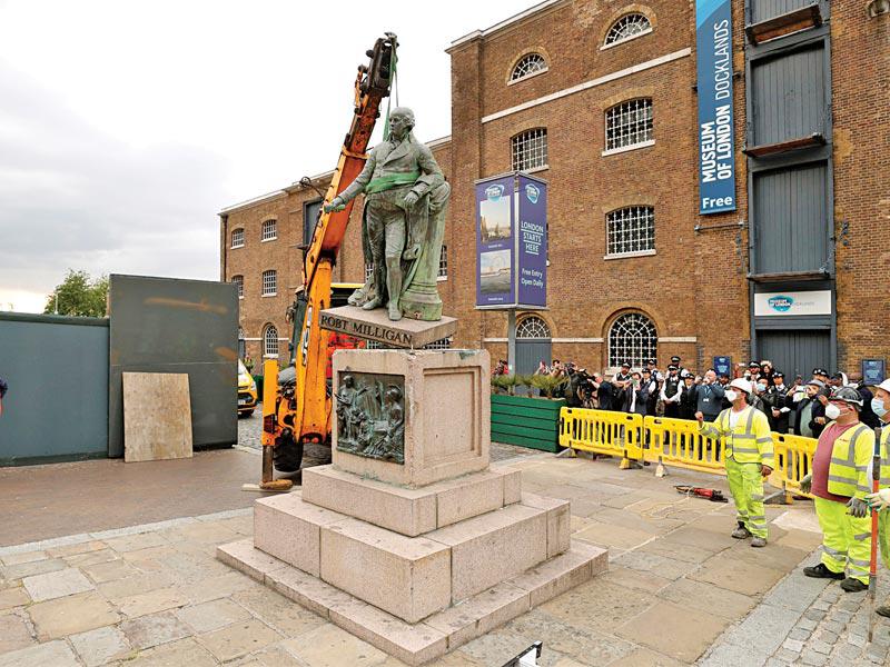 إزالة تمثال تاجر العبيد روبرت ميليغان 