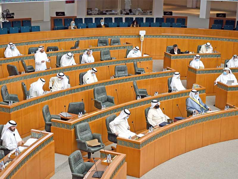 المجلس يعود إلى استئناف جلساته بعد توقف