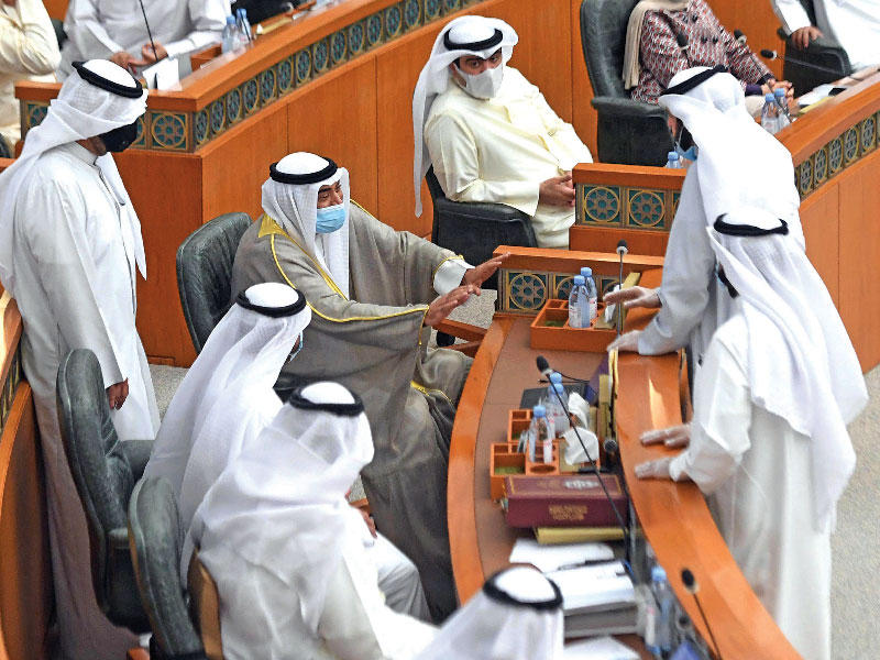 رئيس مجلس الوزراء سمو الشيخ صباح الخالد يطلب من النواب الابتعاد عنه