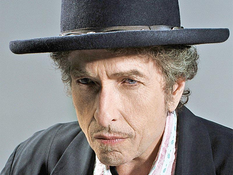  أسطورة موسيقى الفولك الروك الأميركي بوب ديلان