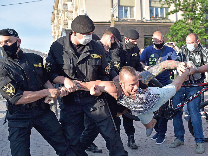 جانب من اعتقالات للمعارضة في بيلاروس