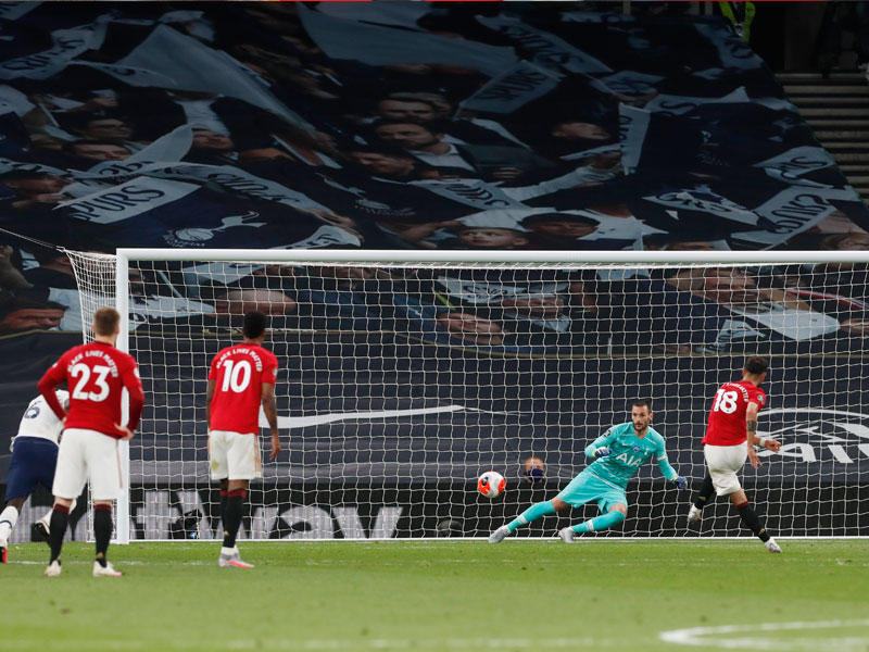 فيرنانديش نجم مانشستر يسجل هدفه من ركلة جزاء