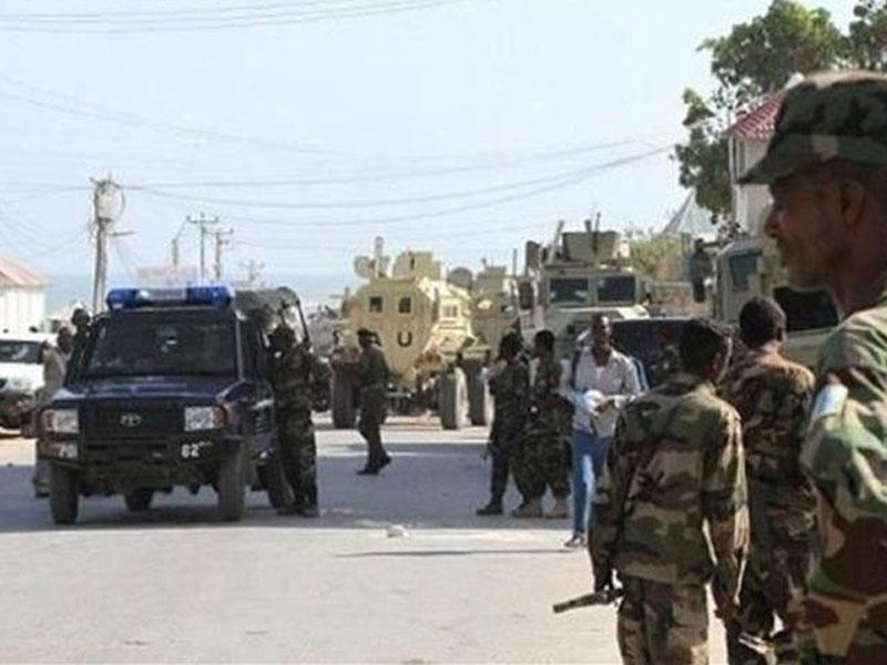 تفجير انتحاري استهدف معسكراً للقوات الحكومية في بلدة بعادوين بإقليم مدغ وسط الصومال 