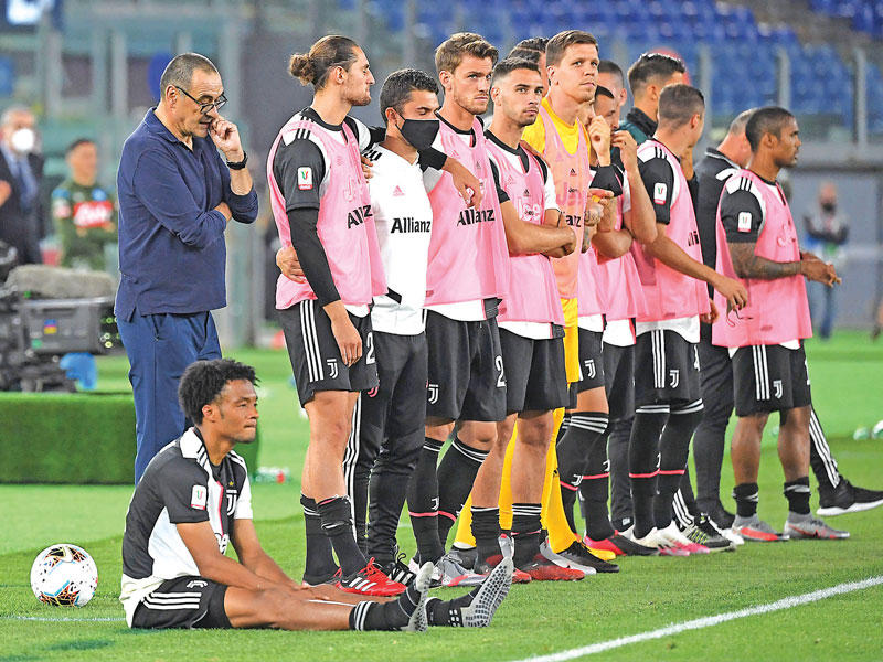 لاعبو يوفنتوس خلال المباراة السابقة امام نابولي بكأس ايطاليا