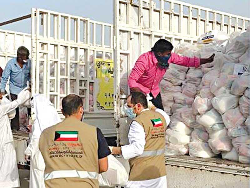 الجمعية الكويتية للإغاثة خلال توزيع سلال غذائية في خيطان