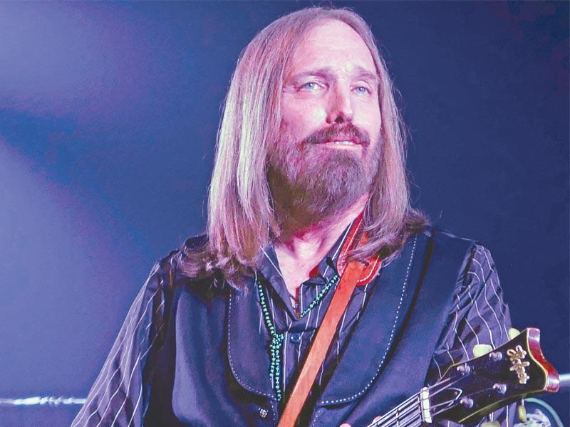 الفنان الموسيقي ونجم الروك توم بيتي