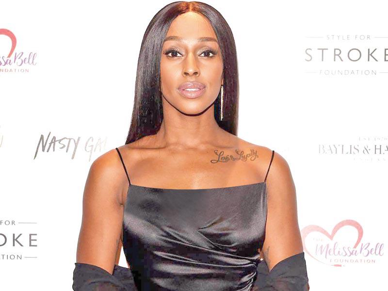 المغنية ألكسندرا بورك 