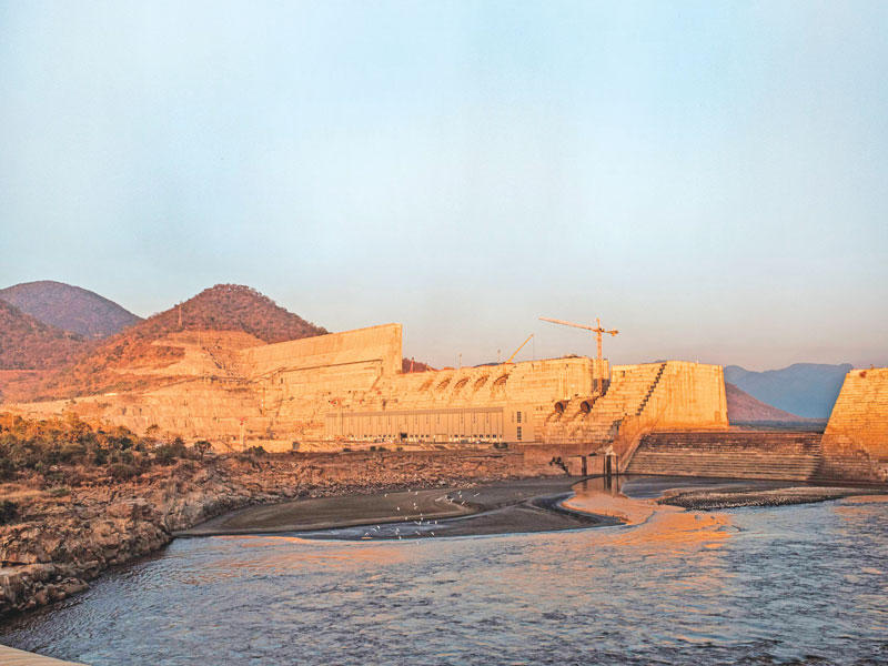 صورة تظهر العمل في سد النهصة t(أ ف ب )