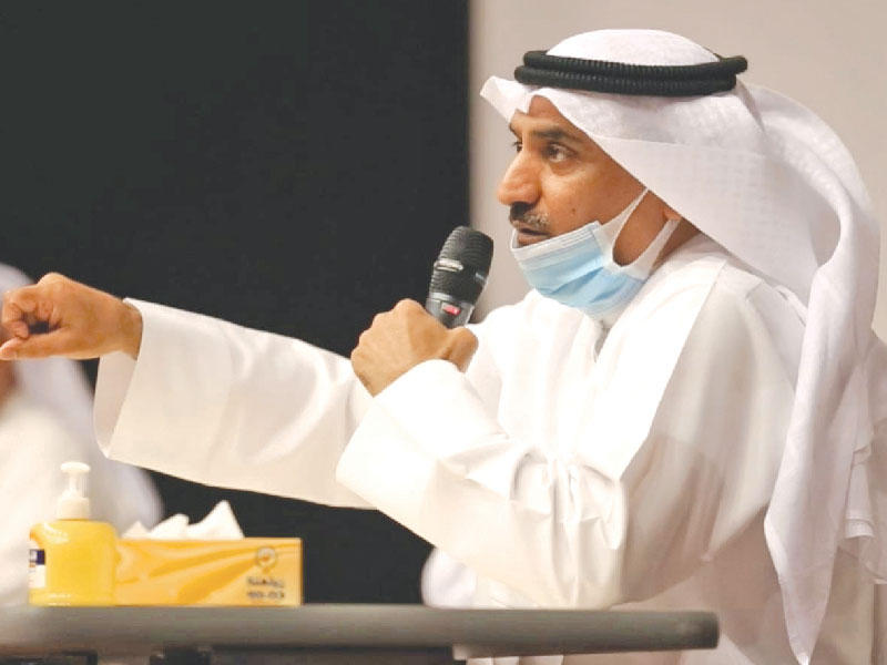 وزير التربية وزير التعليم العالي د. سعود الحربي متحدثاً خلال لقائه مديري المدارس الثانوية أمسn