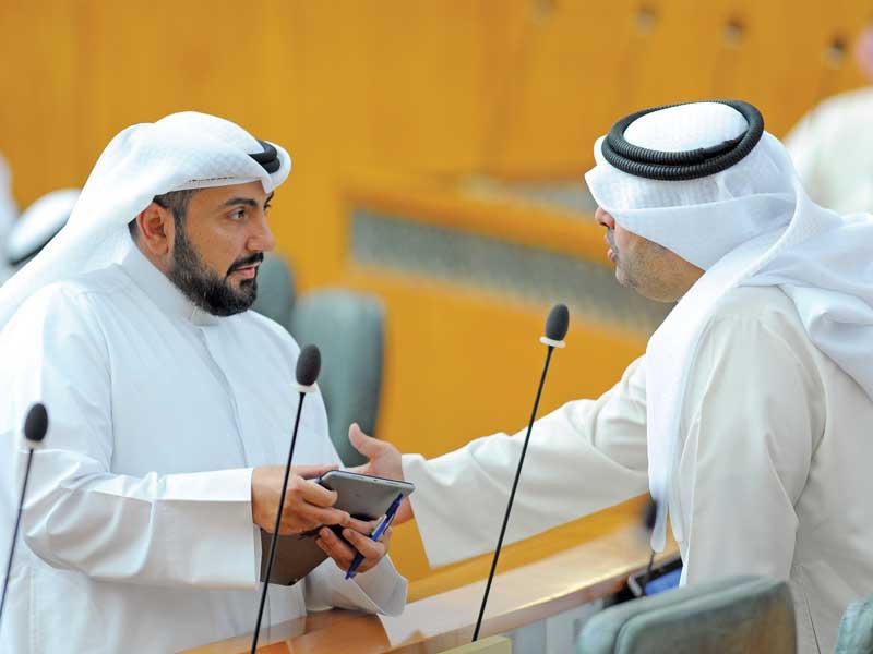  النائب مبارك الحجرف ووزير الصحة الشيخ د. باسل الصباح