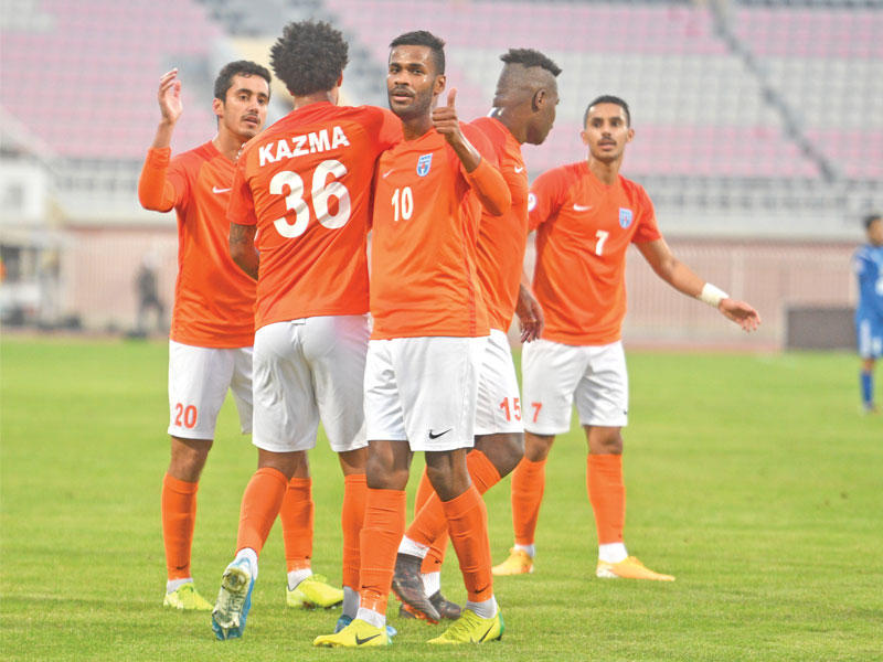 ناصر فرج يحتفل مع زملائه في إحدى المباريات