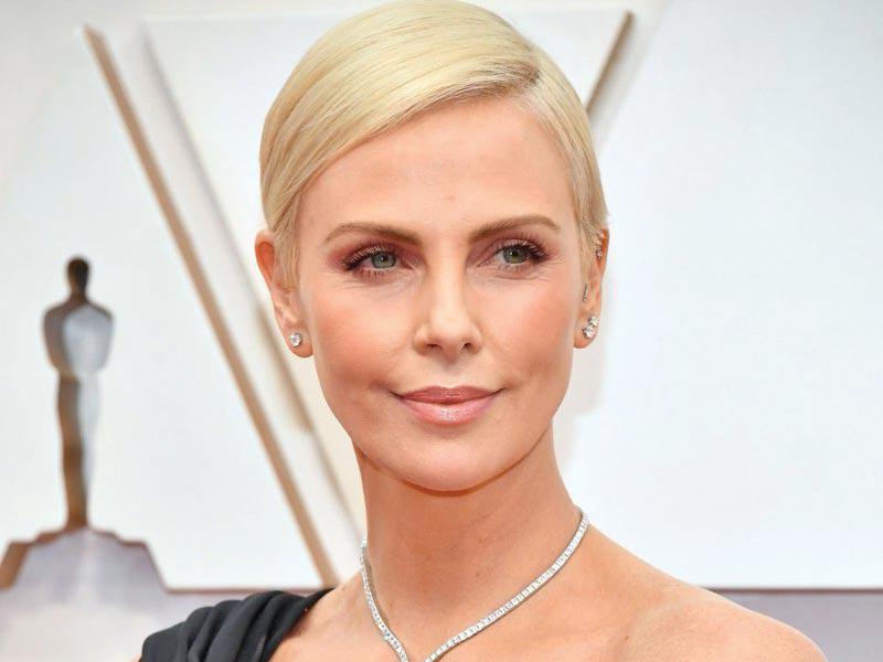 النجمة العالمية ​تشارليز ثيرون