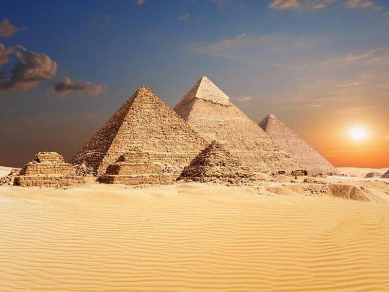 الشمس غربت بين خوفو وخفرعn