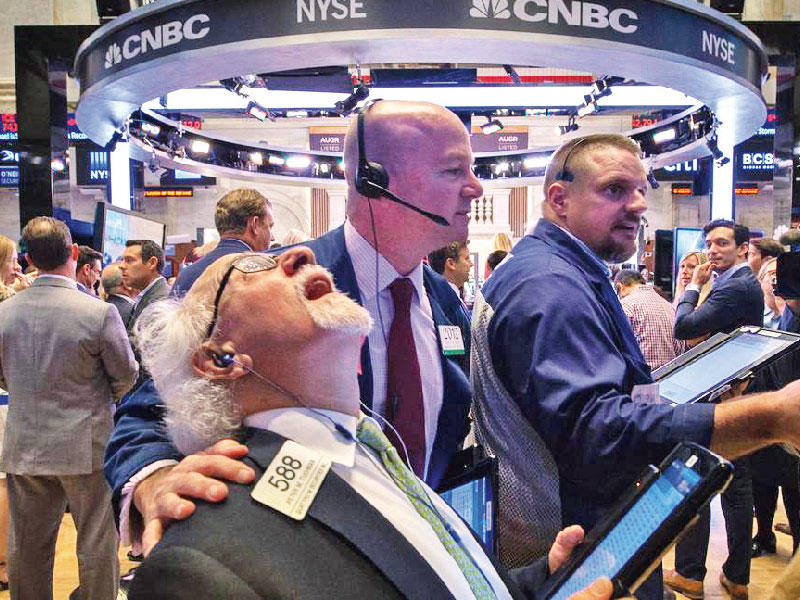 الأسهم الأميركية تزيد خسائرها و«داو جونز» يهبط 710 نقاطn