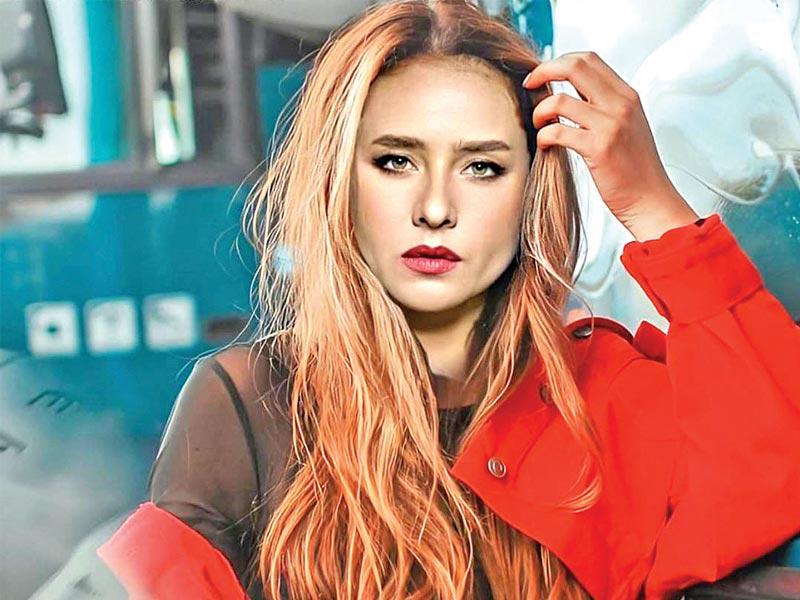 الفنانة نيللي كريم