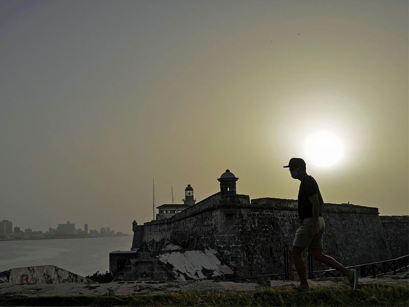 سحابة غبار إفريقية تخنق كوبا و«الكاريبي»