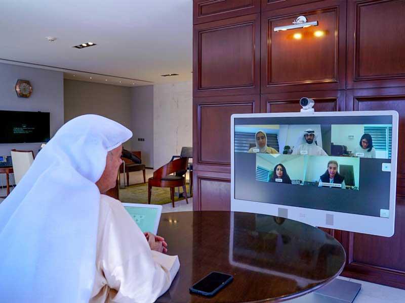  نائب رئيس مجلس الإدارة، المدير العام لبنك الائتمان صلاح المضف مترئساً اجتماع الإدارة التنفيذية أمس عن بُعد