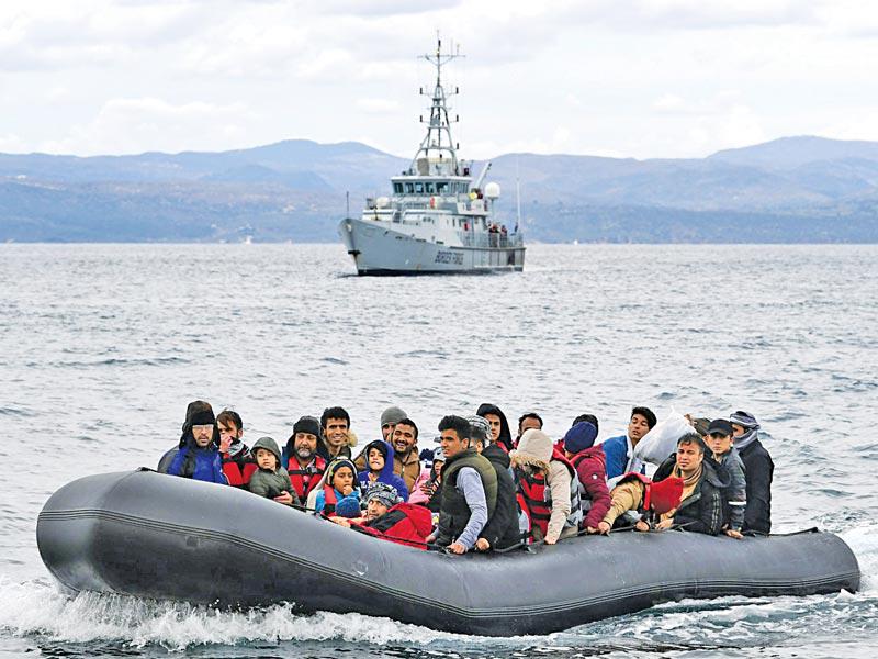هل تتخلى اليونان عن اللاجئين بحراً؟