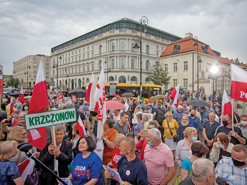 البولنديون ينتخبون اليوم رئيسهم في اقتراع ارجئ بسبب تفشي فيروس كورونا