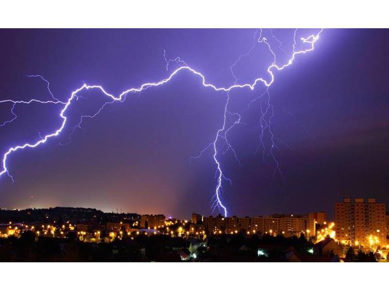 برق يضيء 700 كيلومتر في البرازيل