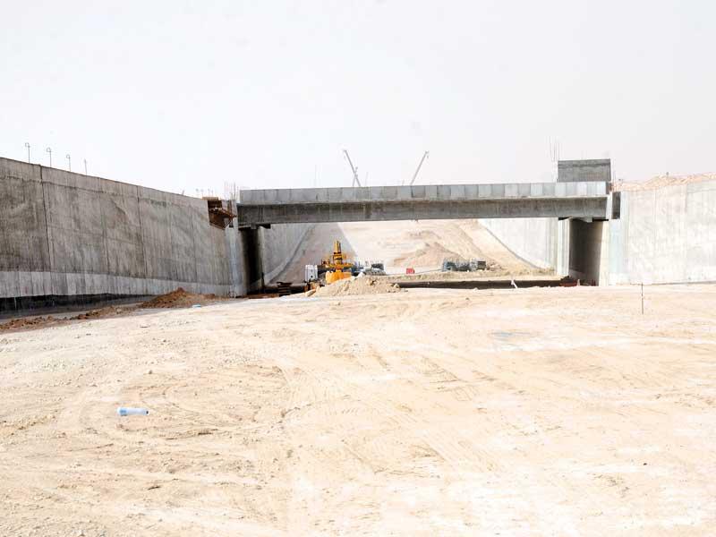 جانب من اعمال الطرق في مدينة المطلاع 