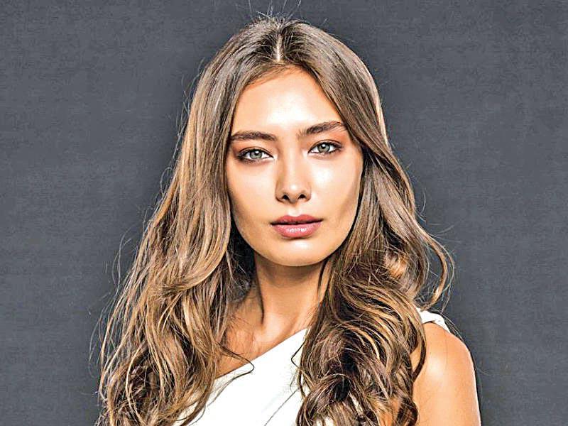 النجمة نسليهان أتاغول