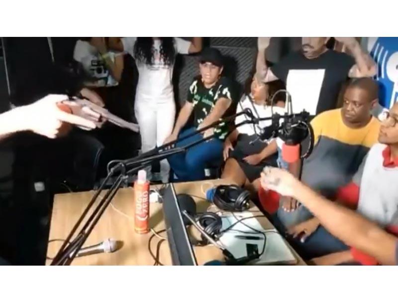 حرامية البرازيل يسرقون على الهوا