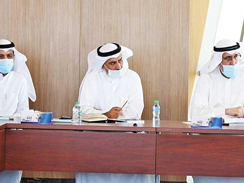 وزير التربية وزير التعليم العالي د. سعود الحربي متوسطاً وكيل وزارة التربية وزير التعليم العالي بالانابة د. بدر بجاد ومستشار الوزير خالد الكندري أمس