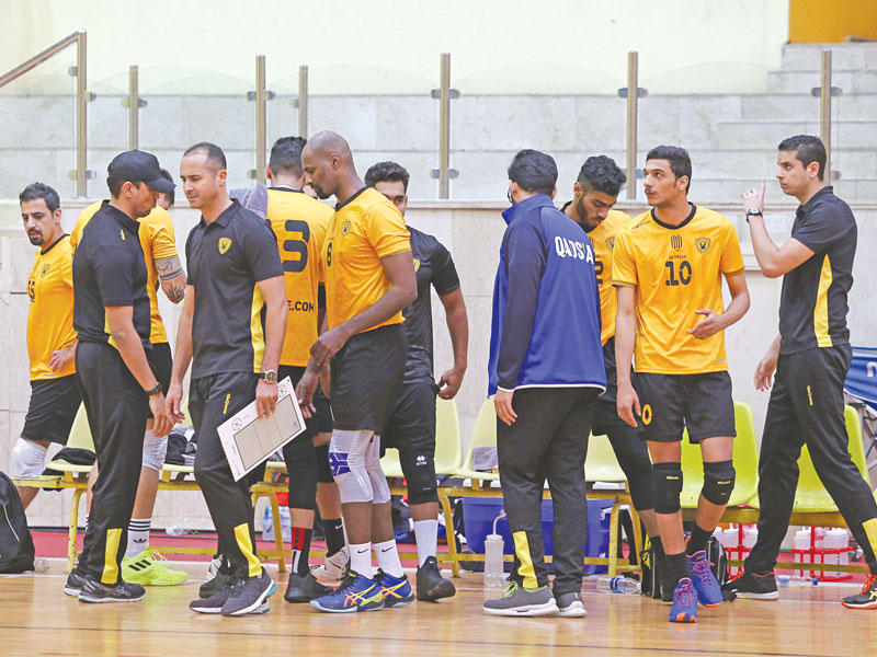 فريق القادسية لكرة الطائرة في لقاء سابق