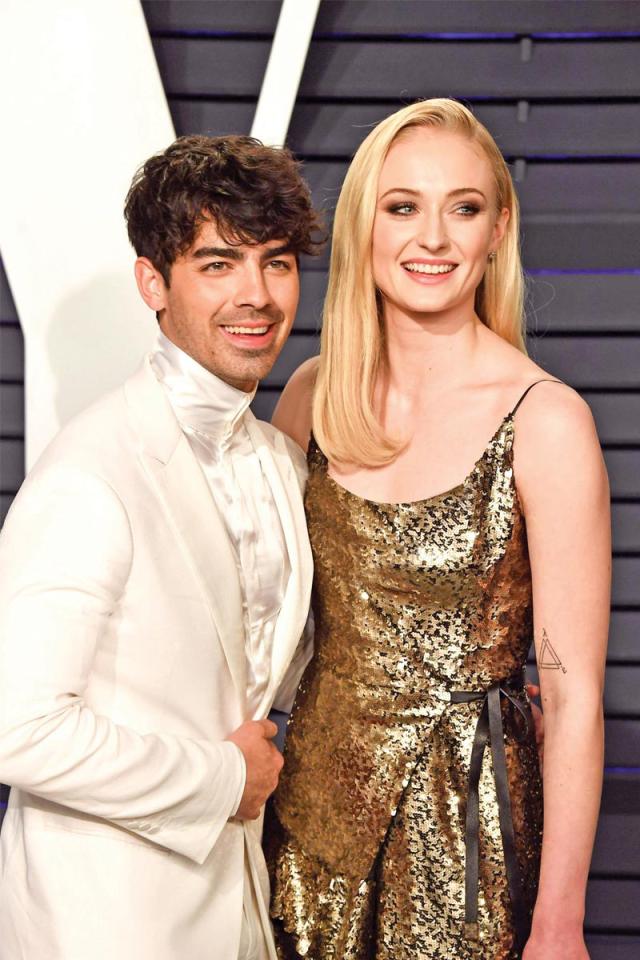 الممثلة صوفي تيرنر وزوجها جو جوناس