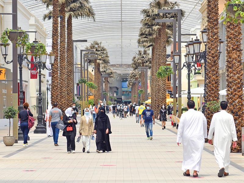 لقطة من توافد الناس للأفنيوز  (تصوير عوض التعمري)