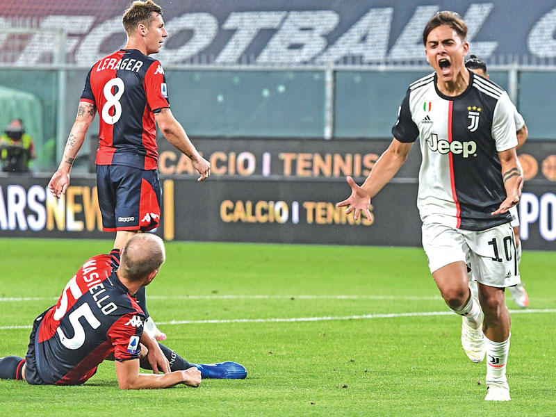 ديبالا نجم يوفنتوس يحتفل بالهدف الأول