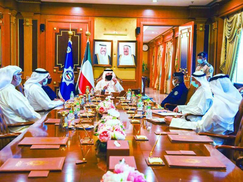 نائب رئيس مجلس الوزراء وزير الداخلية وزير الدولة لشؤون مجلس الوزراء، أنس الصالح خلال اجتماعه بـ «تكنولوجيا المعلومات»