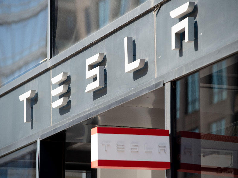 شركة صناعة السيارات الكهربائية الأميركية تيسلا