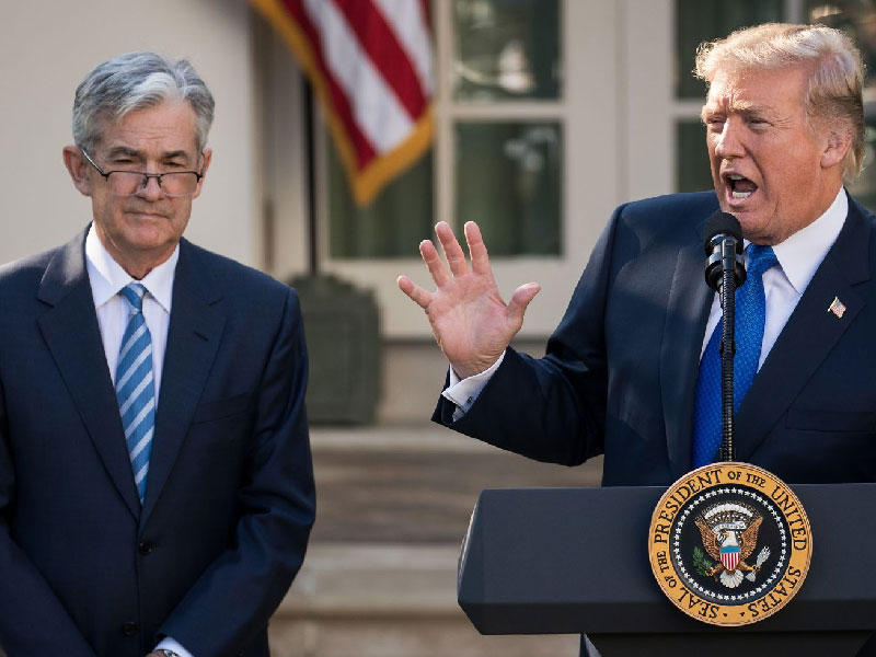 الرئيس الامريكي دونالد ترامب ورئيس مجلس الاحتياطي الاتحادي جيروم باول