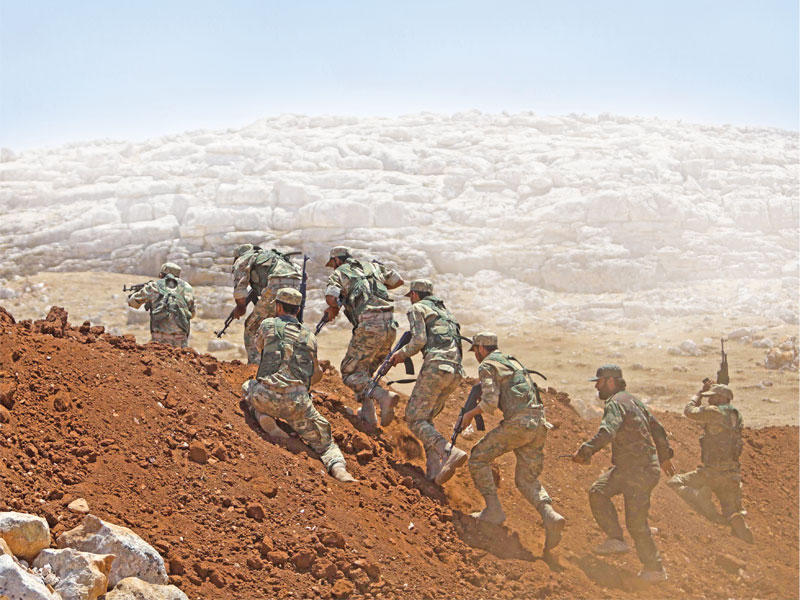 تدريب عسكري لجبهة التحرير المعارضة في إدلب أمس الأول t(أ ف ب)