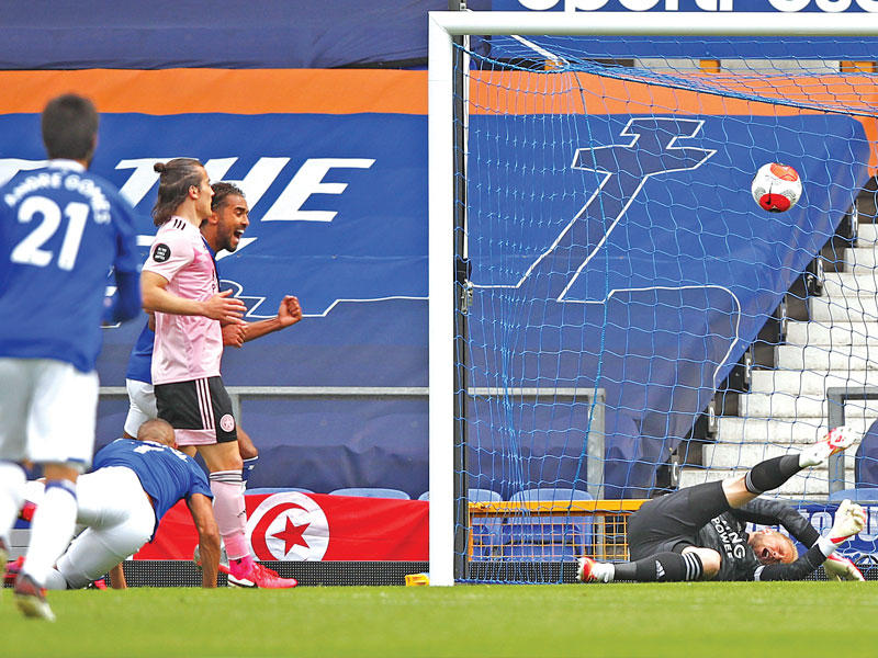 ريتشارليسون نجم إيفرتون يسجل الهدف الأول في مرمى ليستر