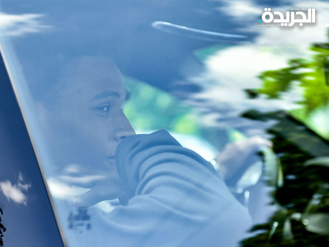 سانيه مغادراً مقر نادي بايرن ميونخ أمس