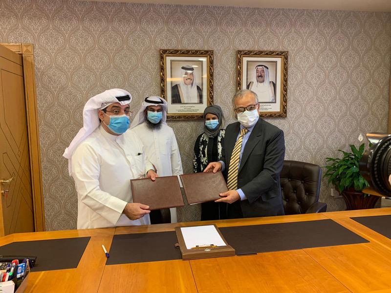 جانب من توقيع وكيل الوزارة د. مصطفي رضا ووزارة الصحة بباكستان ممثلة بالسفير سيد ساجدا حيدر