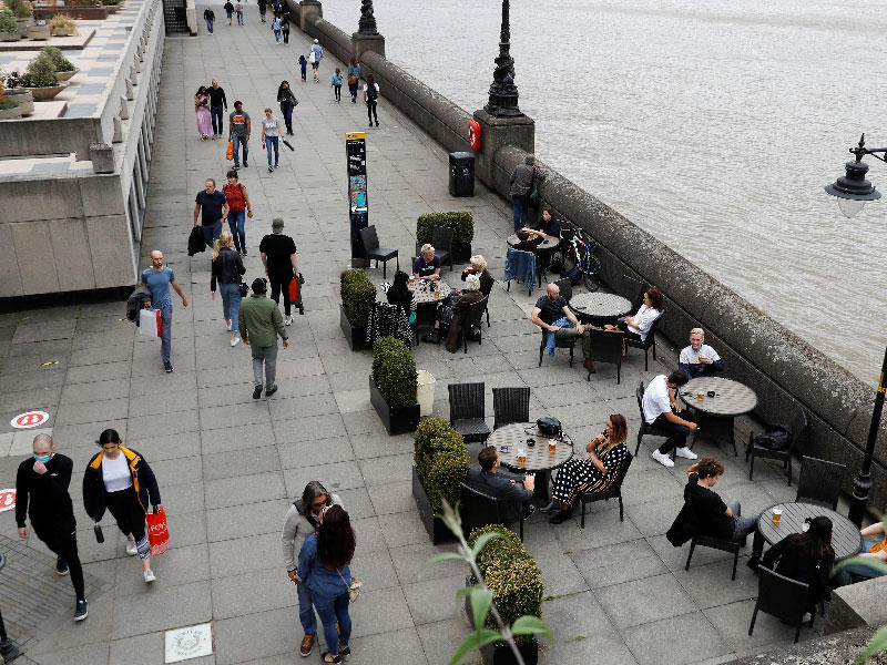 بريطانيا جدول زمني لإعادة فتح قطاعات أخرى