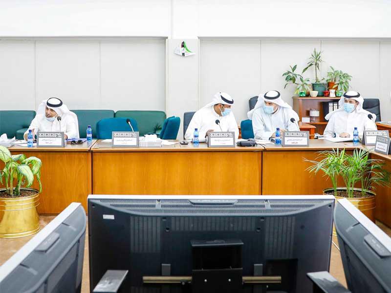 جانب من اجتماع  لجنة تحسين بيئة الاعمال أمس