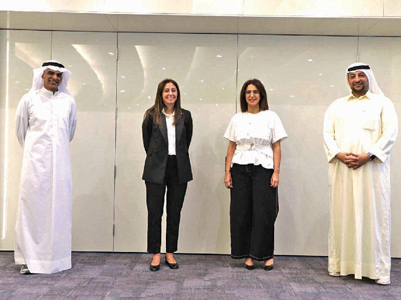 لجنة تحكيم المسابقة من اليمين: داوود معرفي، ليلى المطيري، كارين حفار وطارق الصالح 