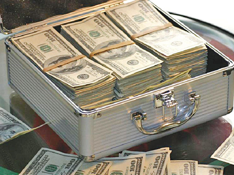 لماذا يراهن الجميع على هبوط العملة الأميركيةn