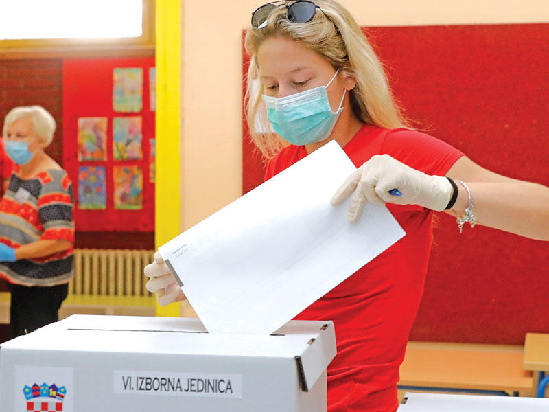 توجّه الناخبون في كرواتيا إلى صناديق الاقتراع  أمس